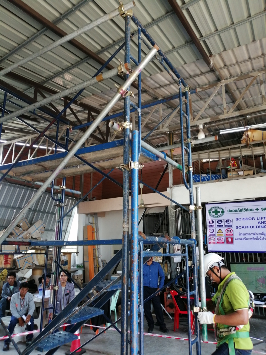 LINE_ALBUM_หลักสูตรคงามปลอดภัยในการทำงานบนที่สู_250827_2.jpg - หลักสูตรความปลอดภัยในการทำงานบนที่สูง