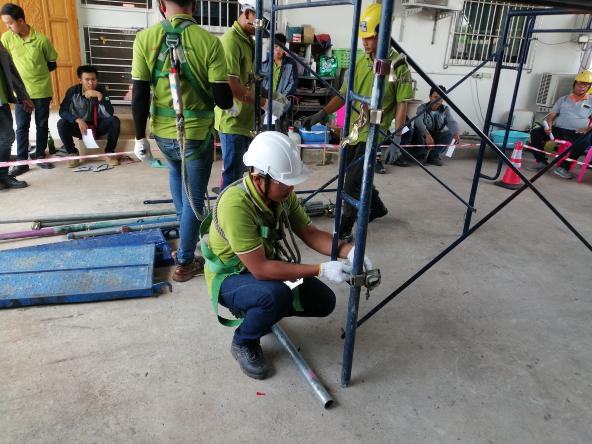 LINE_ALBUM_หลักสูตรคงามปลอดภัยในการทำงานบนที่สู_250827_8.jpg - หลักสูตรความปลอดภัยในการทำงานบนที่สูง